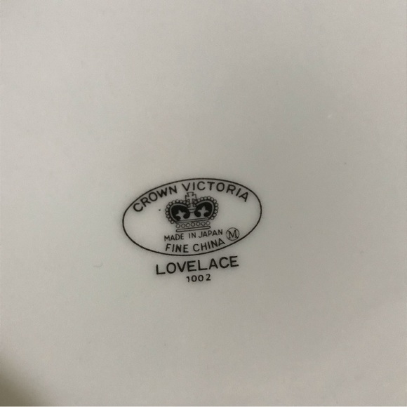 Crown Victoria Fine China Lovelace Covered Casserole Dish Pot | Platinum Trim - Picture 11 of 13